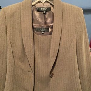 Kasper women’s pantsuit